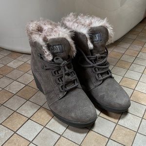 NWOT CATerpillar Faux Fur Harper Gunsmoke Nubuck Boots. 9.5 US. Like Sorel, Frye
